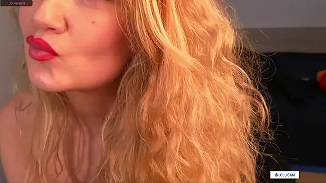 Snapshot of Lolli__Moon chatting on February 11, 4:46 pm Lolli Moon online show from February 11, 4:46 pm