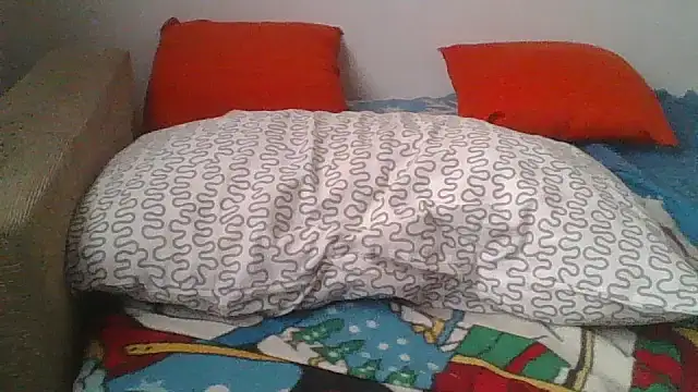 Snapshot of hairygirl80 chatting on February 17, 9:50 am hairygirl80 online show from February 17, 9:50 am