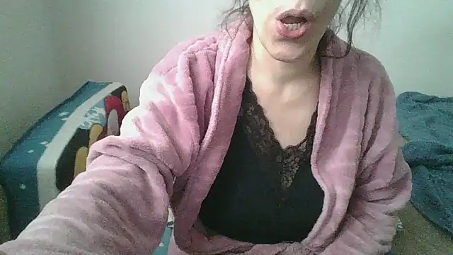 Snapshot of hairygirl80 chatting on March 4, 9:26 am hairygirl80 online show from March 4, 9:26 am