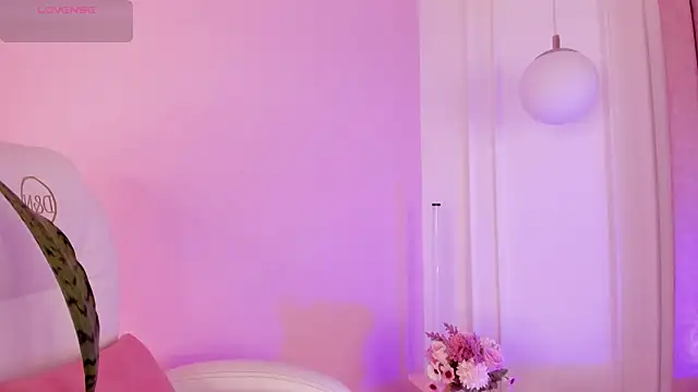 Snapshot of Lucy_Vega chatting on October 30, 4:14 am Lucy Vega online show from October 30, 4:14 am