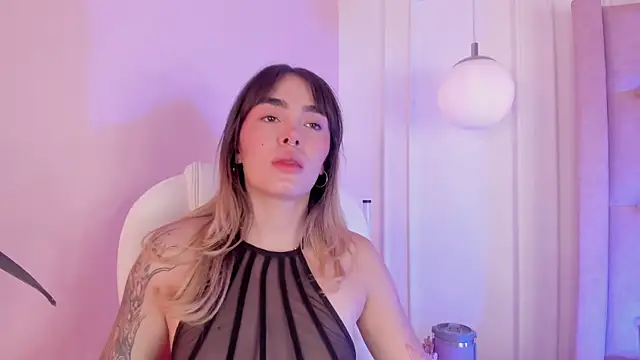 Lucy Vega online show from November 19, 4:45 am