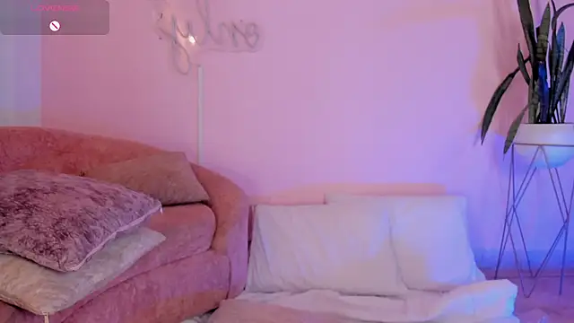 Lucy Vega online show from November 20, 4:01 am