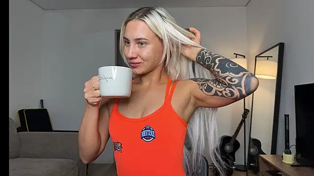 Snapshot of AnneBall chatting on October 8, 2:04 pm AnneBall online show from October 8, 2:04 pm