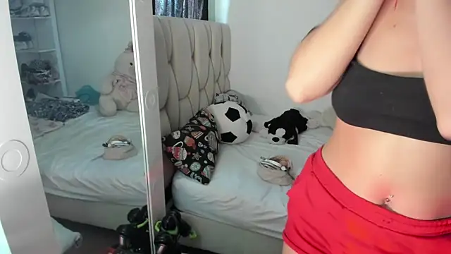 Snapshot of KittyKlum chatting on June 16, 6:43 pm KittyKlum online show from June 16, 6:43 pm
