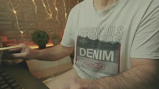 Snapshot of alex-volo chatting on December 14, 2:06 am alex-volo online show from December 14, 2:06 am