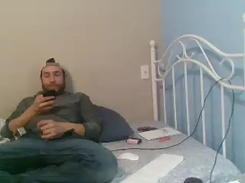 Snapshot of SmokingSloth chatting on February 1, 11:06 pm SmokingSloth online show from February 1, 11:06 pm