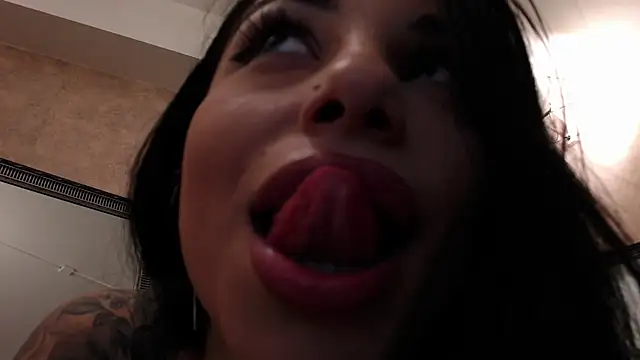 MissJuliax online show from January 3, 9:58 am