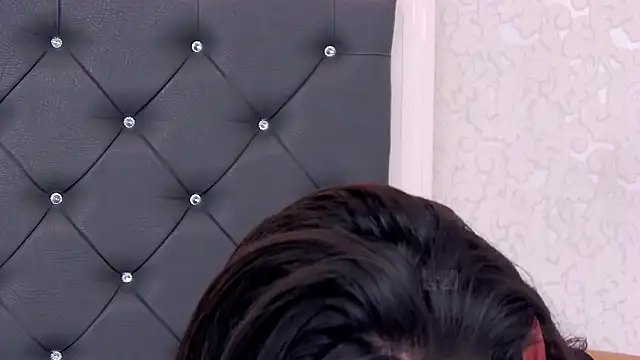 LorenneMays online show from February 26, 1:00 am