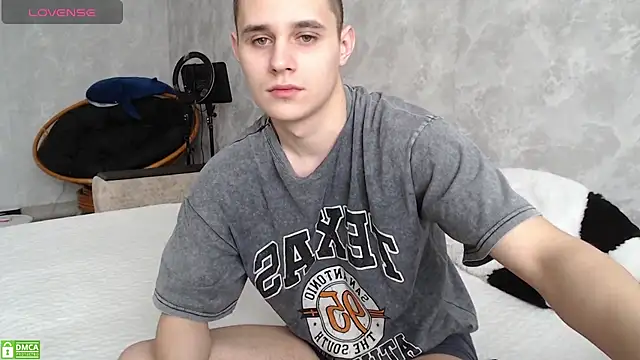 Snapshot of Fire_Ice77 chatting on February 22, 3:56 am Fire Ice77 online show from February 22, 3:56 am