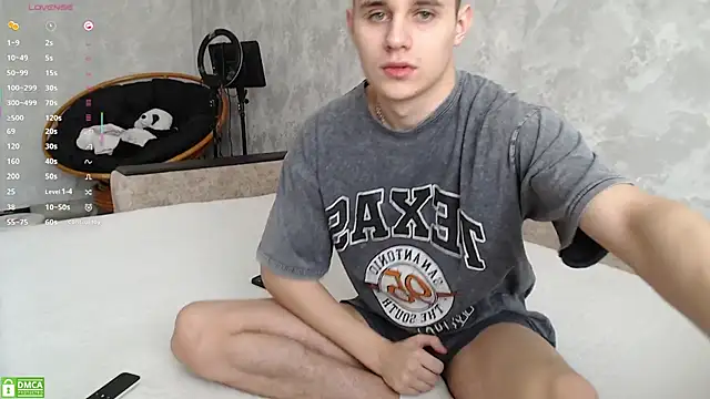 Snapshot of Fire_Ice77 chatting on February 23, 4:07 am Fire Ice77 online show from February 23, 4:07 am