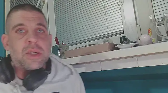 YouWantMe666 online show from February 13, 11:47 pm
