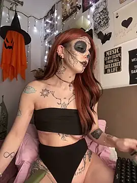 MoonAgnes online show from May 5, 3:09 pm