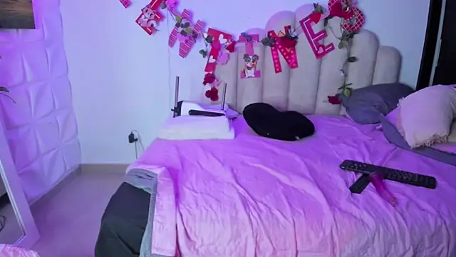 NaomiAsha online show from February 20, 1:14 am