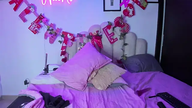 NaomiAsha online show from February 20, 4:18 am