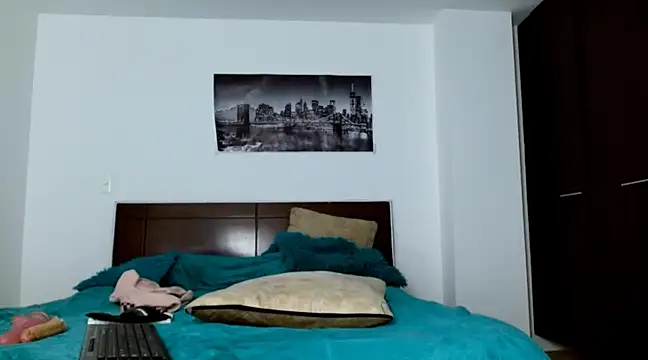 chicafitcaliente online show from December 6, 12:34 am