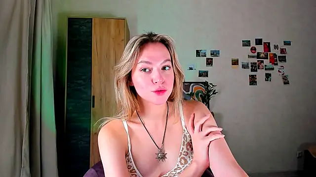 Snapshot of Niky__Jess chatting on December 16, 8:20 am Niky Jess online show from December 16, 8:20 am