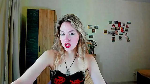 Snapshot of Niky__Jess chatting on December 17, 5:18 am Niky Jess online show from December 17, 5:18 am