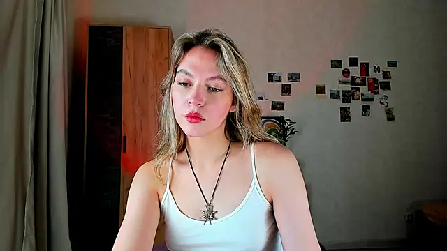 Snapshot of Niky__Jess chatting on December 17, 8:34 am Niky Jess online show from December 17, 8:34 am