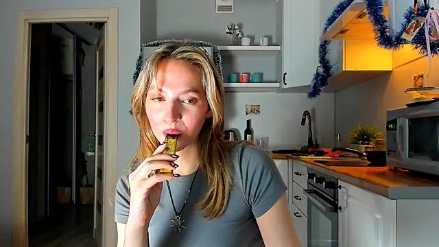 Snapshot of Niky__Jess chatting on December 23, 6:37 pm Niky Jess online show from December 23, 6:37 pm