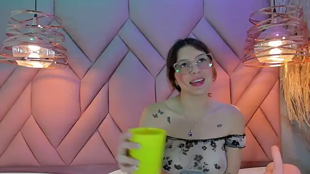 AngelaaCute  online show from December 14, 3:36 pm