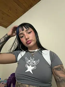 Sweet-bunny1 online show from April 26, 1:47 am