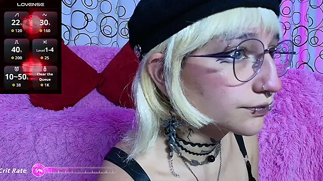 Snapshot of SukiFuyu_ chatting on October 17, 12:14 am SukiFuyu online show from October 17, 12:14 am