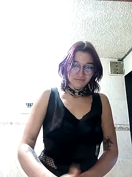 Snapshot of SukiFuyu_ chatting on November 6, 9:05 pm SukiFuyu online show from November 6, 9:05 pm