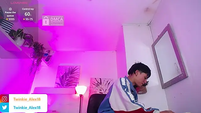 Twinkie-Alex18 online show from December 10, 9:22 pm