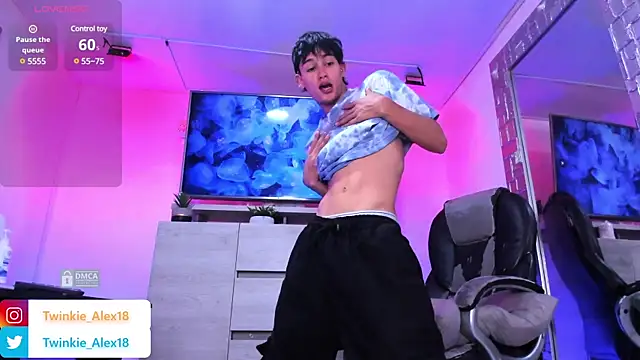 Twinkie-Alex18 online show from December 18, 9:18 pm