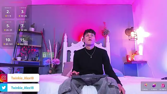 Twinkie-Alex18 online show from March 3, 9:26 pm