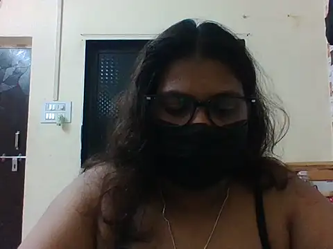 Hotmilfxox online show from May 28, 5:43 pm
