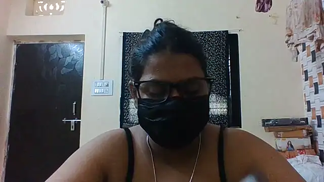 Hotmilfxox online show from May 31, 8:10 am