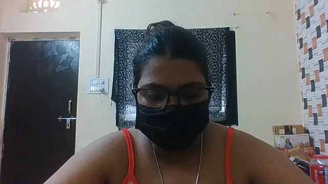Hotmilfxox online show from June 7, 6:06 am