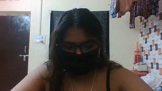 Hotmilfxox online show from June 17, 8:06 am