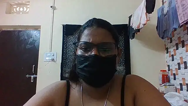 Hotmilfxox online show from June 19, 8:07 am