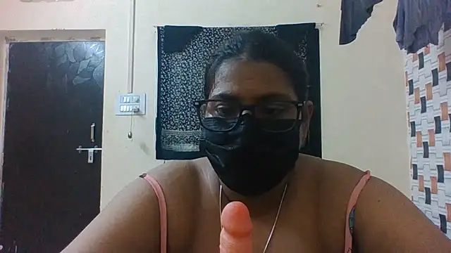 Hotmilfxox online show from June 20, 9:01 am
