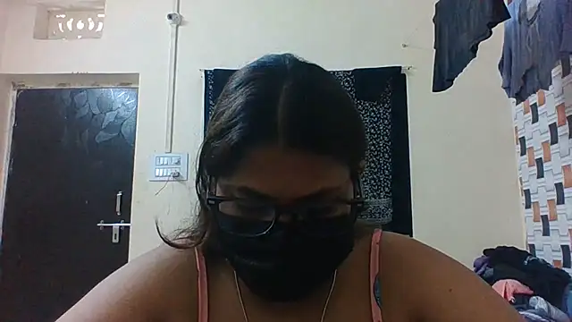 Hotmilfxox online show from June 21, 7:11 am