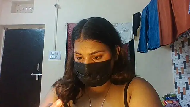 Hotmilfxox online show from July 3, 8:21 am