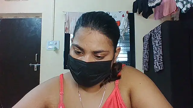 Hotmilfxox online show from July 18, 8:18 am