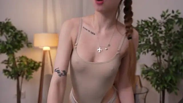 Snapshot of CherrylReid chatting on December 19, 11:25 pm CherrylReid online show from December 19, 11:25 pm