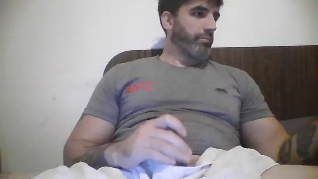 Snapshot of ozzypsico13 chatting on May 20, 3:02 am ozzypsico13 online show from May 20, 3:02 am