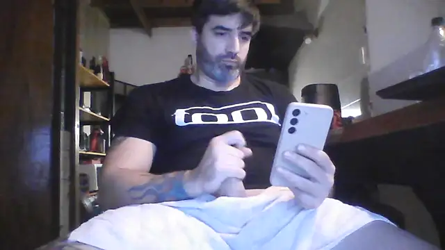 Snapshot of ozzypsico13 chatting on May 31, 5:15 am ozzypsico13 online show from May 31, 5:15 am