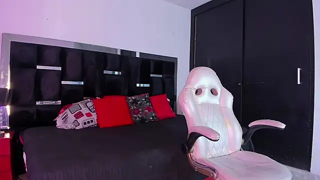 Snapshot of Tasha_Sant chatting on November 8, 9:13 pm Tasha Sant online show from November 8, 9:13 pm