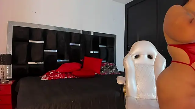 Snapshot of Tasha_Sant chatting on November 14, 9:13 pm Tasha Sant online show from November 14, 9:13 pm