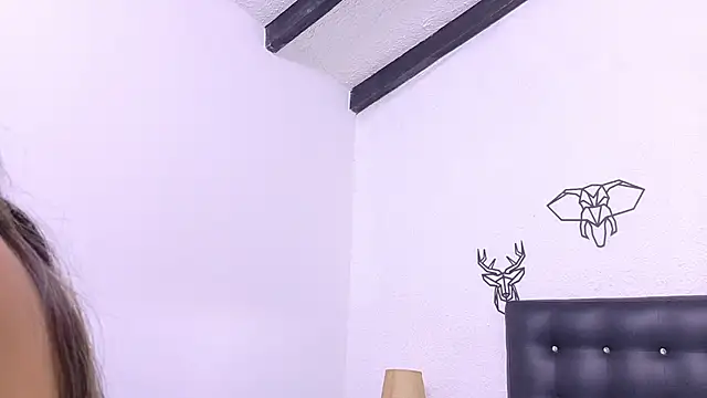 Skinny hottie18 online show from December 19, 8:02 pm