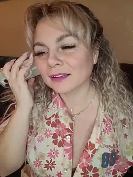 candy queeen online show from February 17, 5:19 pm