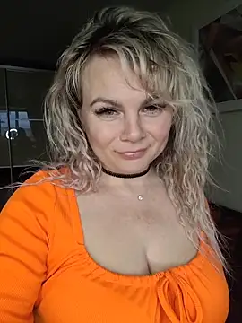 candy queeen online show from February 28, 1:23 pm