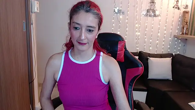 Ruby Your Milf online show from December 15, 7:18 pm