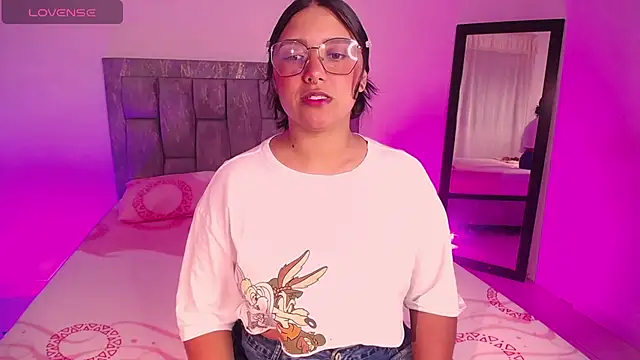 DIANEE 01 online show from November 1, 9:17 pm