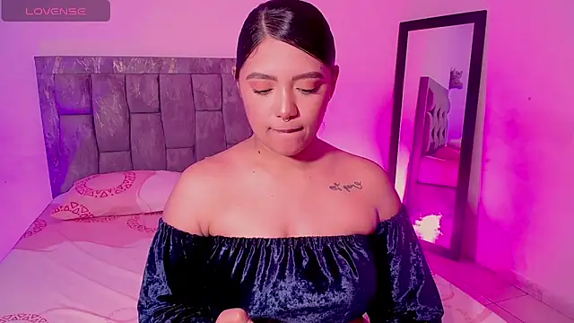 DIANEE 01 online show from January 31, 8:29 pm